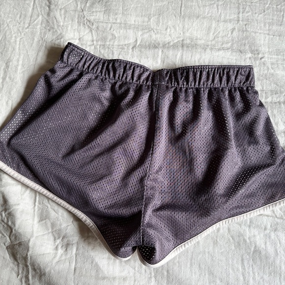 Under Armour Mesh Lined Shorts Purple Women’s Size Small - Picture 4 of 6